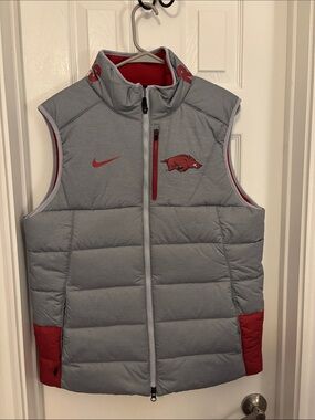 Nike Men’s Gray & Red Arkansas Razorbacks Quilted Vest Size M